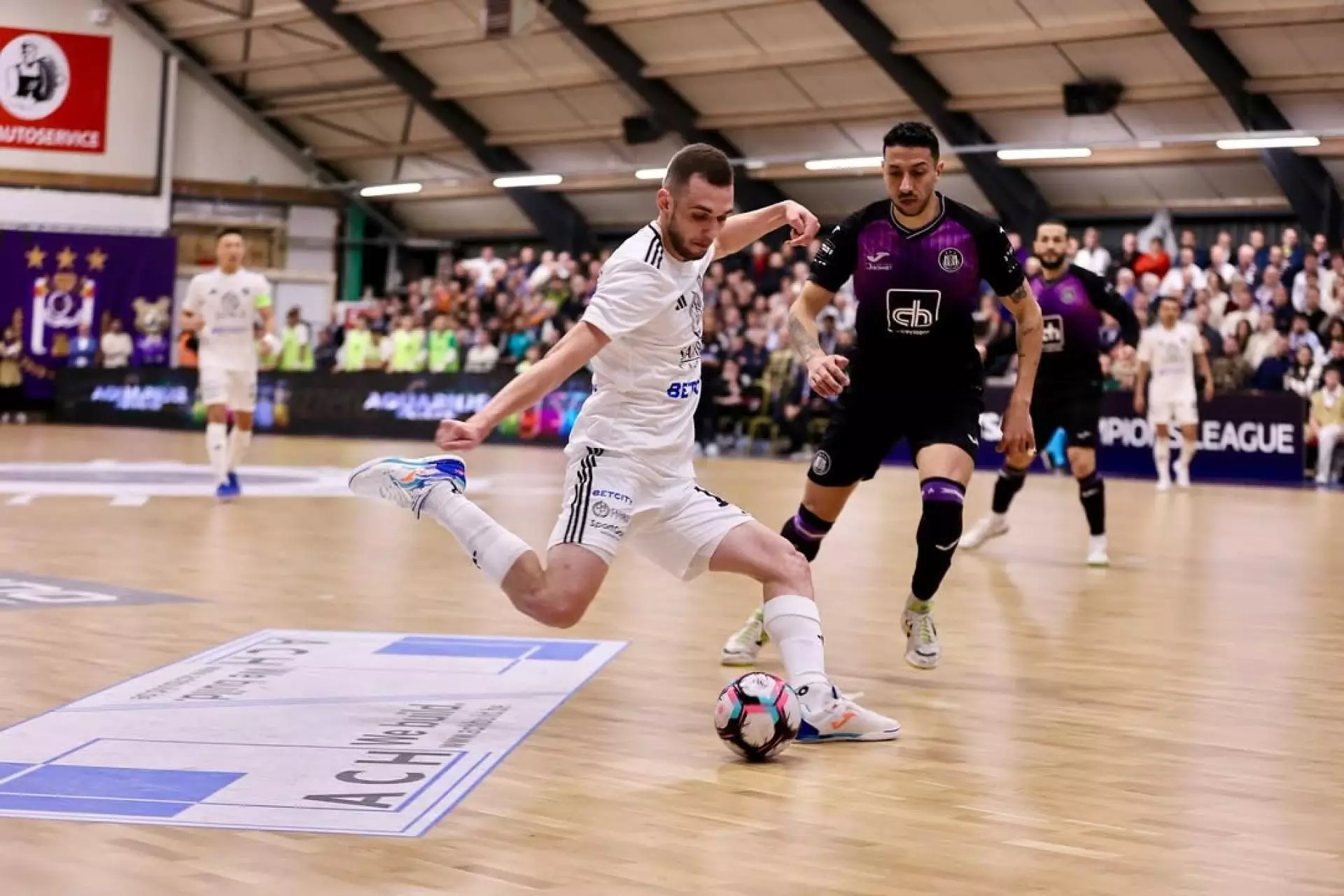 «Кайрат» добывает крупную победу в первом матче плей-офф Лиги чемпионов