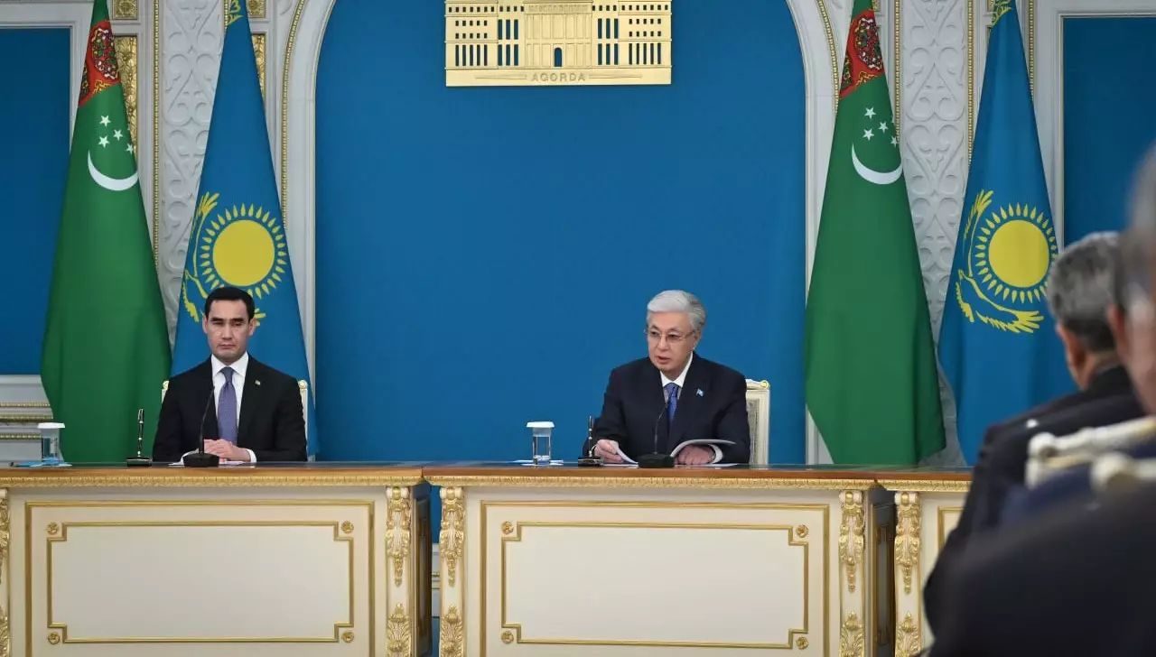 Президенты Казахстана и Туркменистана провели брифинг для СМИ