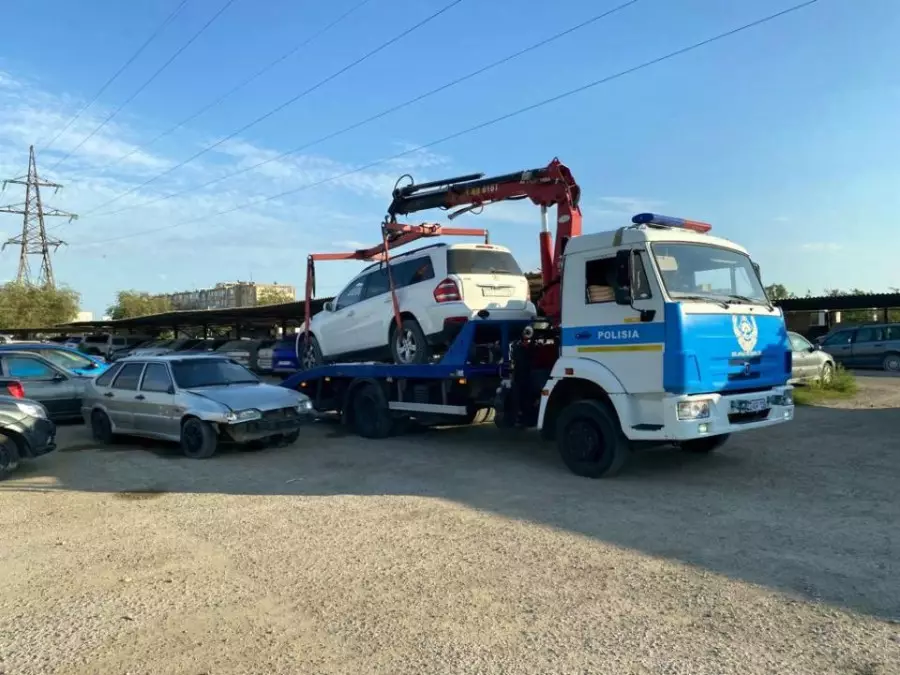 Алматы бойынша ауқымды рейд: берешегі барлардың көлігі айыппұл тұрағына қойылып жатыр