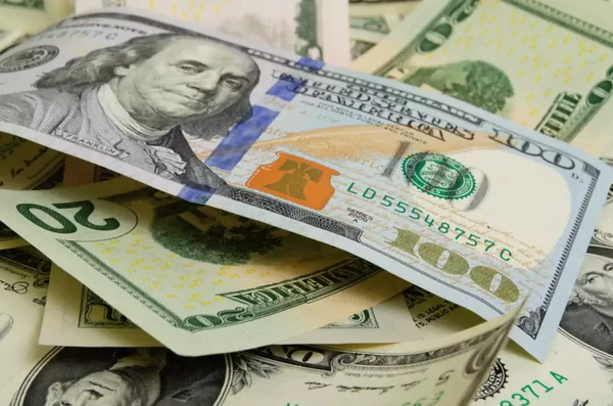Откатился назад: что происходит с долларом в Казахстане