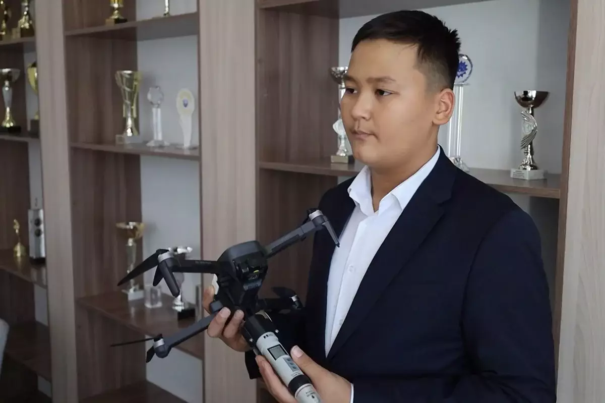 В Павлодаре школьник создал дрон, который может заменить целую лабораторию