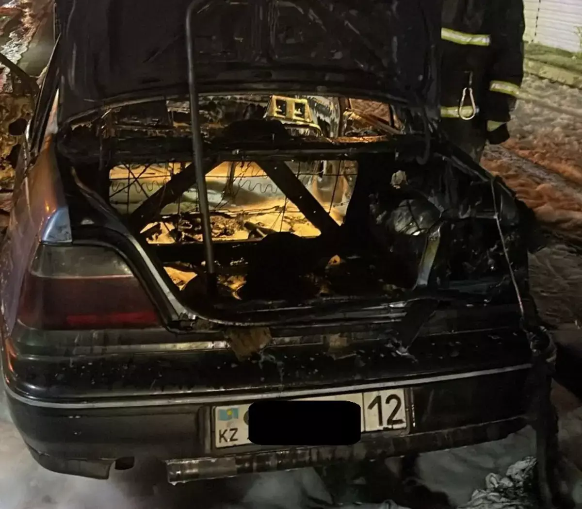 В Актау при горении авто пострадали два человека - новости на Lada.kz 25.11.2025
