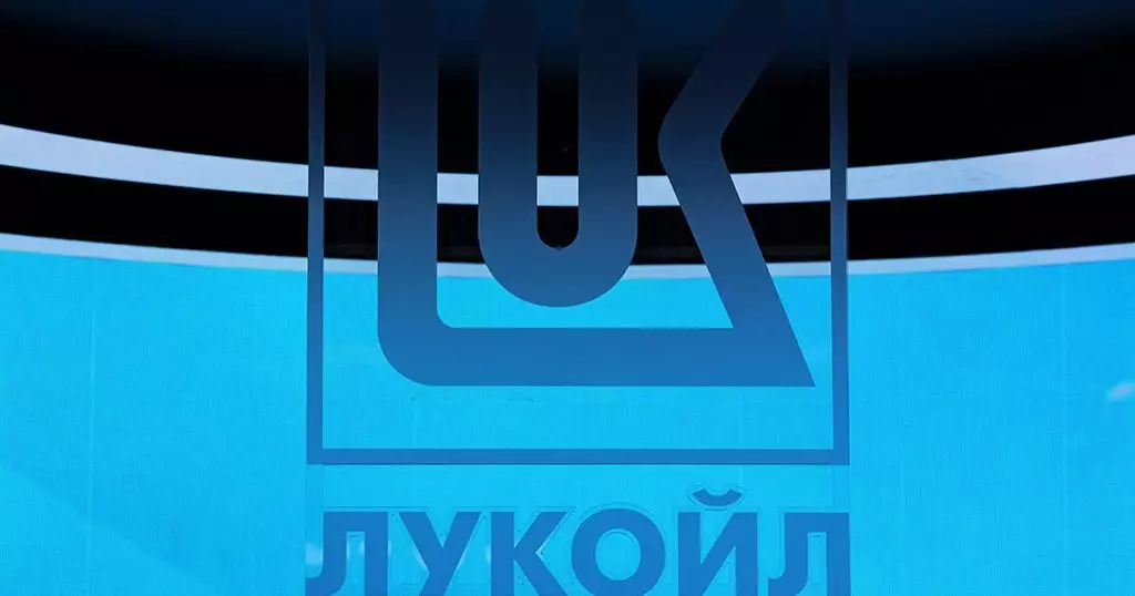 Казахстан ведет работу для снижения последствий санкций против Лукойла.