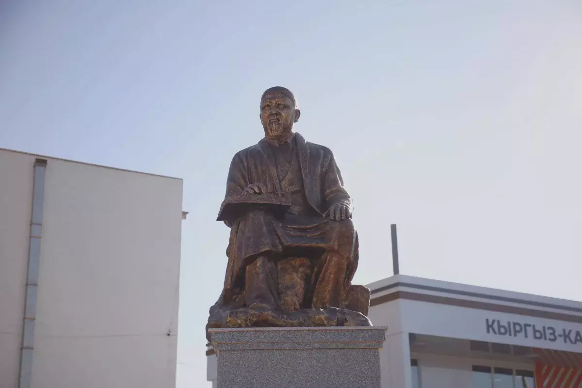 Улицу, памятник и музей Абая Кунанбаева открыли в кыргызском городе Ош