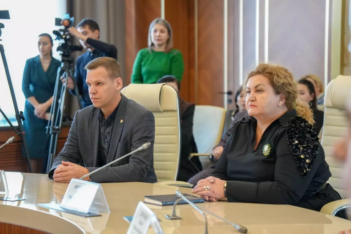 В Усть-Каменогорске запустили мобильную эколабораторию для оперативной проверки воздуха