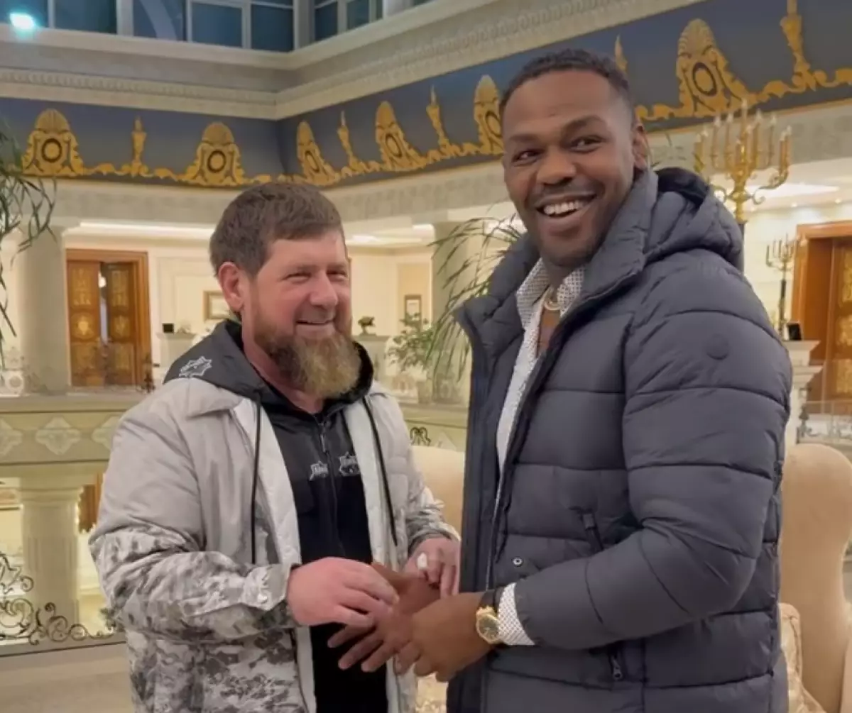 Бывший чемпион UFC Джонс рассказал, зачем приезжал к Кадырову