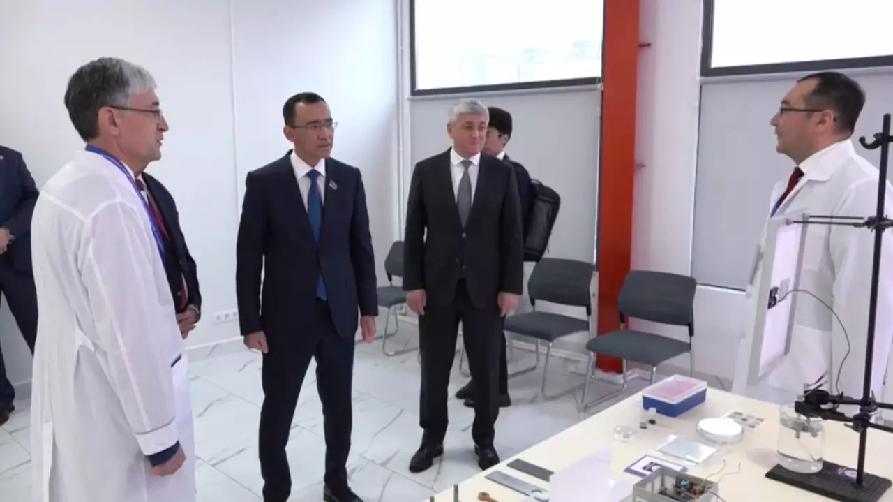 Школу аналитики открыли в Караганде при поддержке Сената