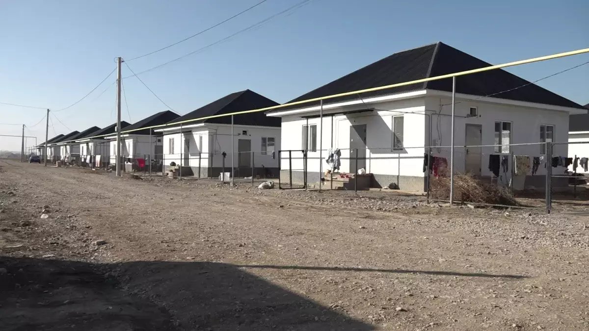 Көпбалалы ана ретінде неге кезекке тұрдық: Алматы облысында мемлекеттен берілген баспанаға қатысты дау шықты