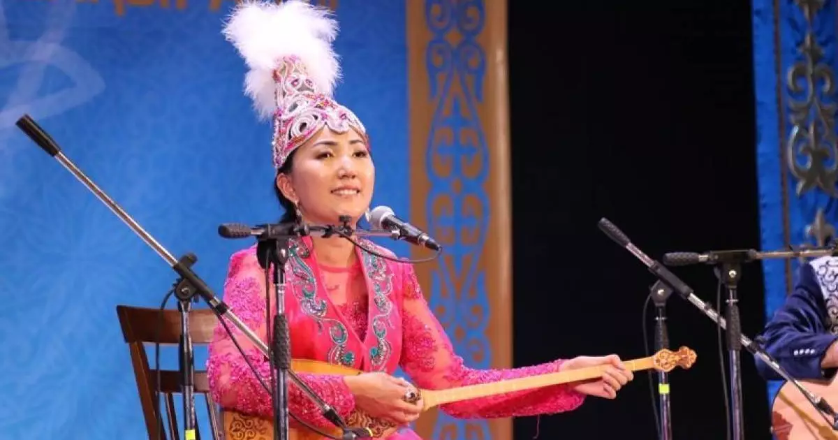  Сара Тоқтамысова танымал әншіге жыр арнады (ВИДЕО) 