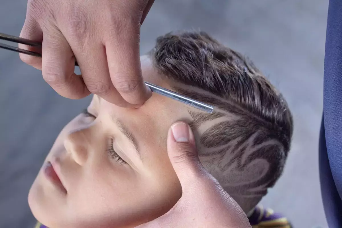 Салон красоты довёл до облысения ребёнка в Мангистау — итог удивил мастера