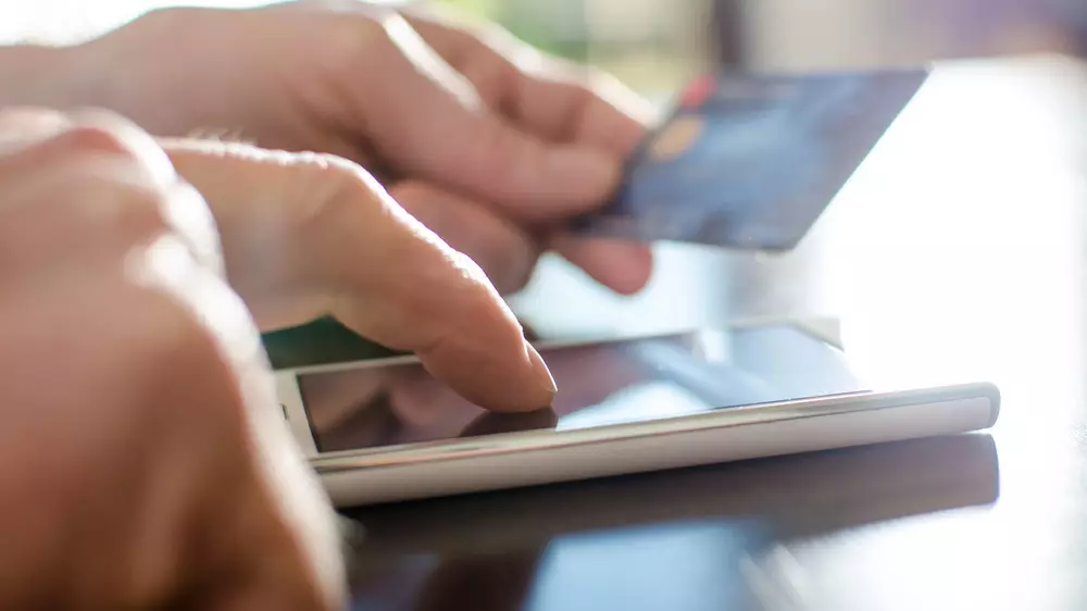 Учительница потеряла 20 миллионов тенге, поверив рекламе “инвестиций“ в “Казатомпром“