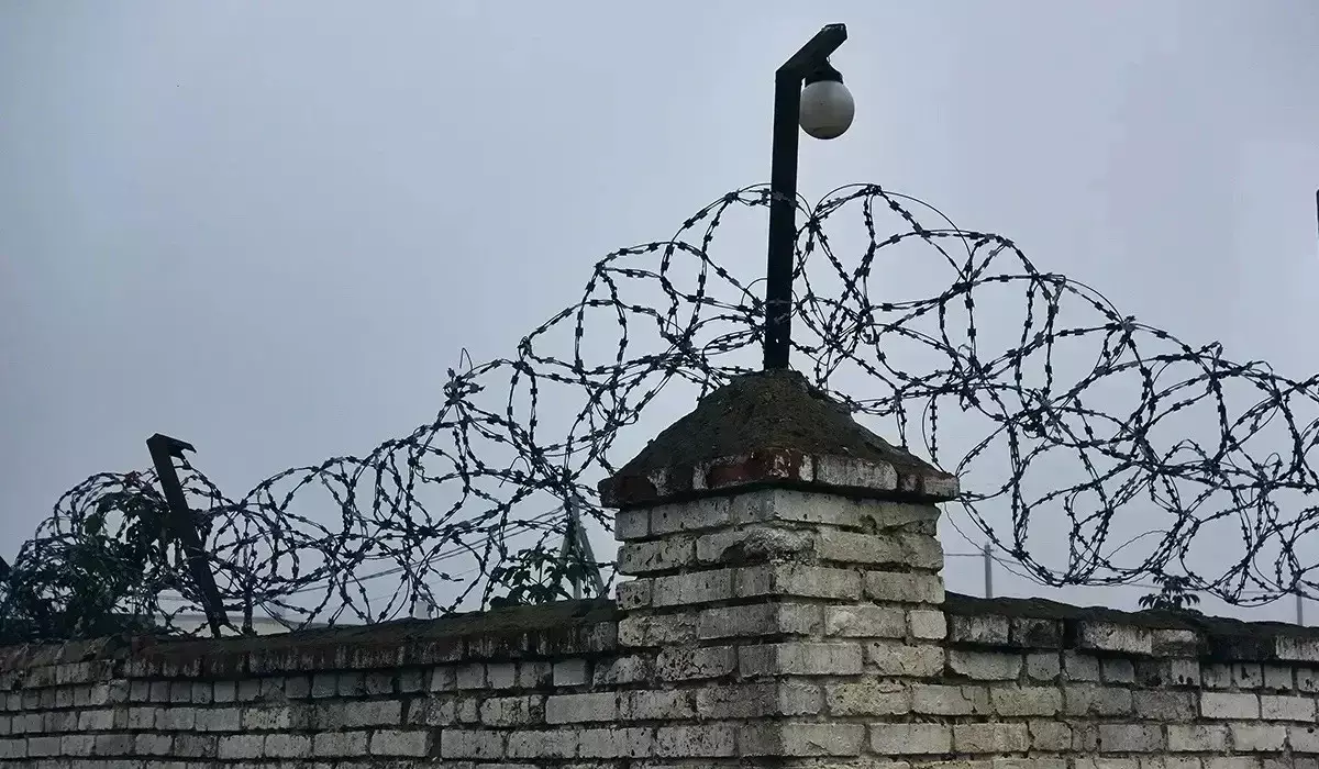 Қарағандыда түрмеде отырған ер адам 16 тұрғынды алдап, 8 млн теңгесін қағып алған