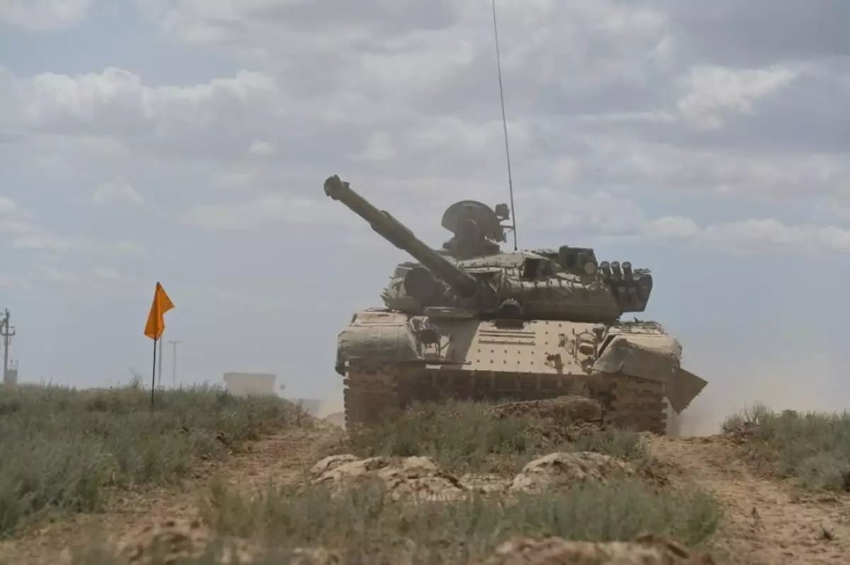 Морские пехотинцы "Запада" проходят психологическую закалку под гусеницами танков