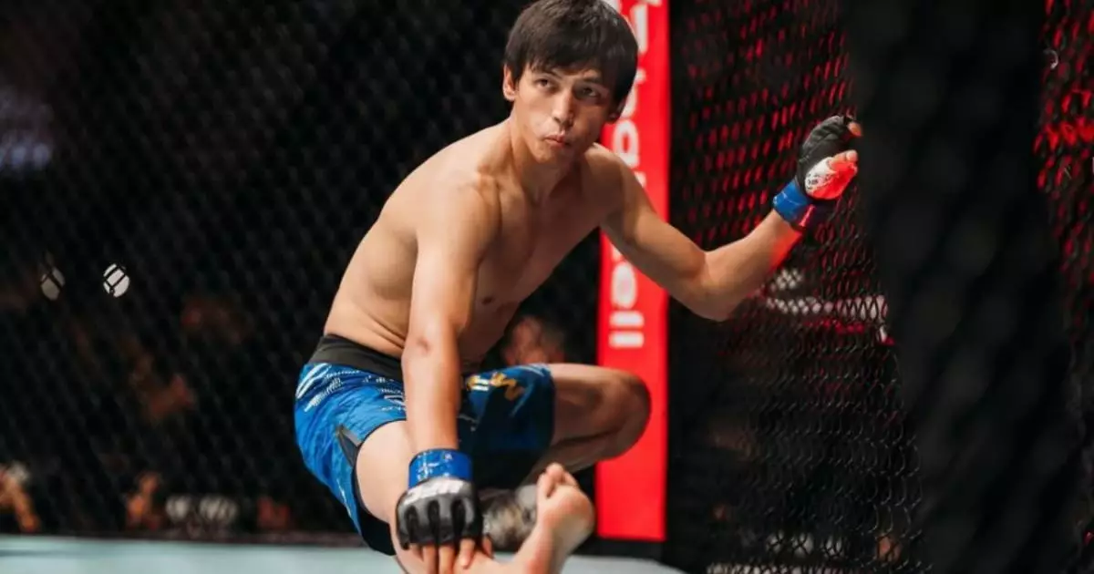  Неожиданным исходом завершился бой Азата Максума в UFC 