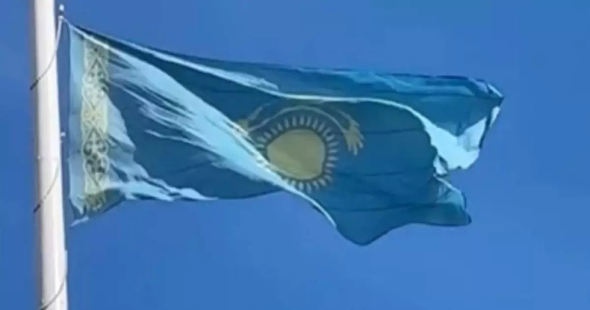  Перевёрнутый флаг вывесили в Атырау 
