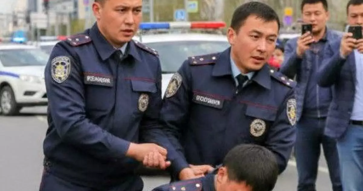  Полицейских задержаны при сбыте наркотиков в Туркестане 