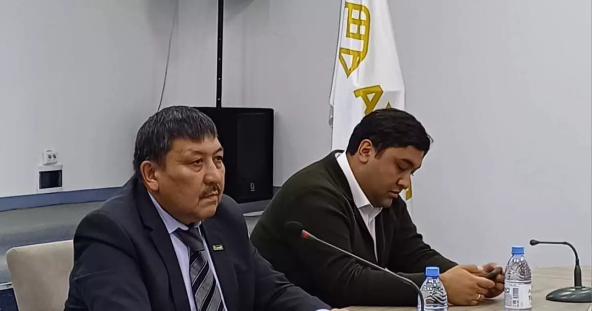  «ЖАСАНДЫ ИНТЕЛЛЕКТ ДӘУІРІНДЕГІ ҚАЗАҚСТАН»: АБАЙ ОБЛЫСЫНДА ПАРТИЯ АКТИВІМЕН КЕЗДЕСУ ӨТТІ 