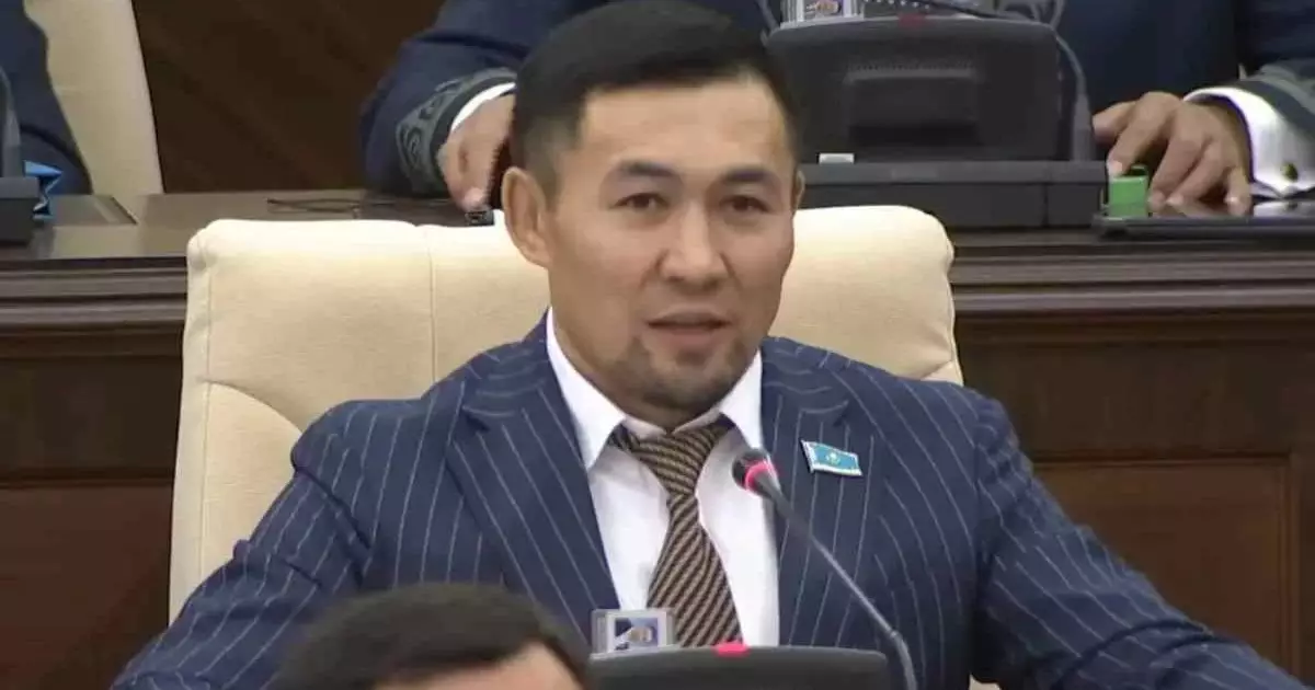  Мәжіліс: анасына құттықтау айтқан Назаров регламентті бұзбады 