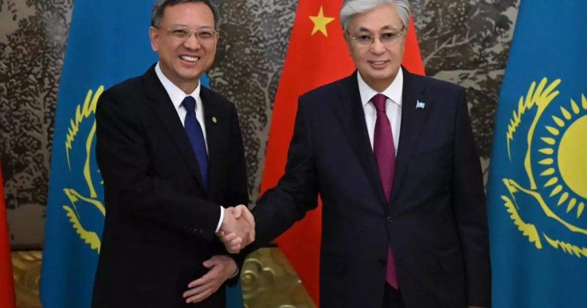  Тоқаев Бейжіңде Energy China басшысымен жолықты: солтүстікті оңтүстікпен жалғайтын жаңа желі және дата-орталық жобасы талқыланды 