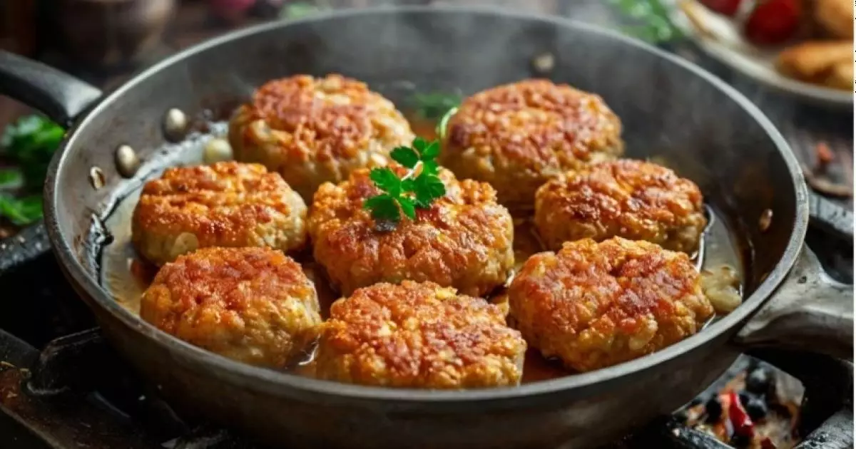  1 шай қасық сода — котлетті борпылдақ әрі сөлді етеді 