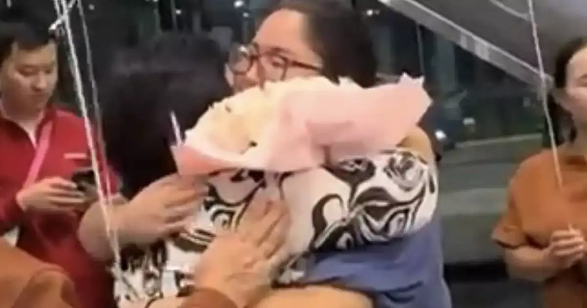  Таңғажайып! Оралда араға ширек ғасыр салып, ата-анасы «шетінеп кеткен» қызымен кездесті 