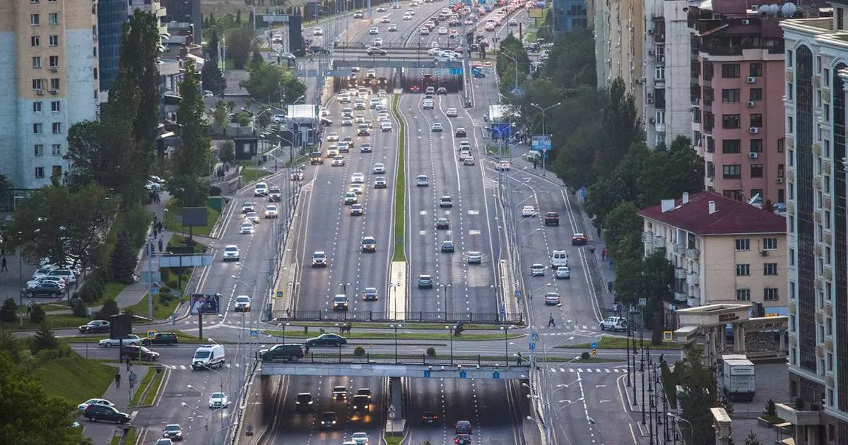  Алматыда кептелісті азайту үшін қашықтан жұмыс пен сабақ уақытын өзгерту ұсынылды 