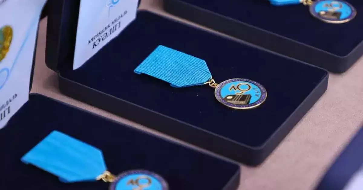  Президент «Конституцияға 30 жыл» мерейтойлық медалін бекітті: кімдер иелене алады? 