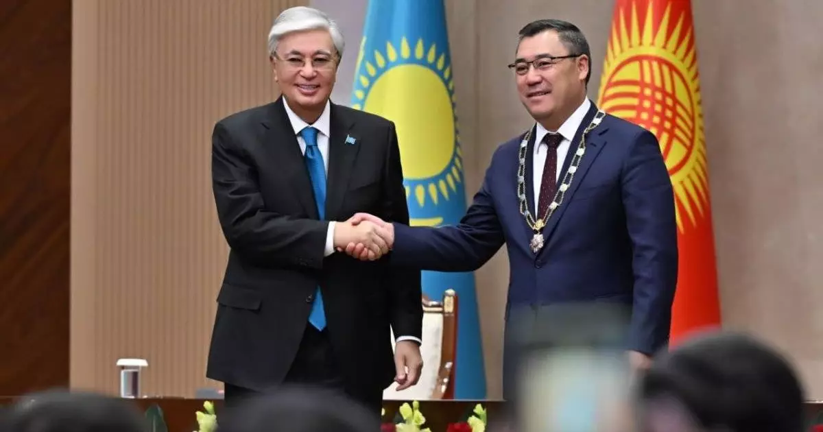  Тоқаев Садыр Жапаровты «Алтын Қыран» орденімен марапаттады: бауырлас елдер ынтымағына жаңа серпін 