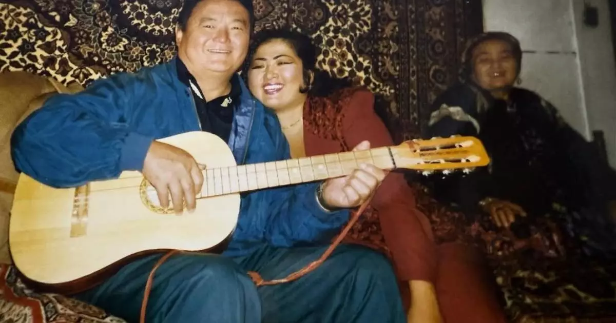  Мақпал Жүнісова марқұм Заманбек Нұрқаділовтің еш жерде жарияланбаған суретін көрсетті 