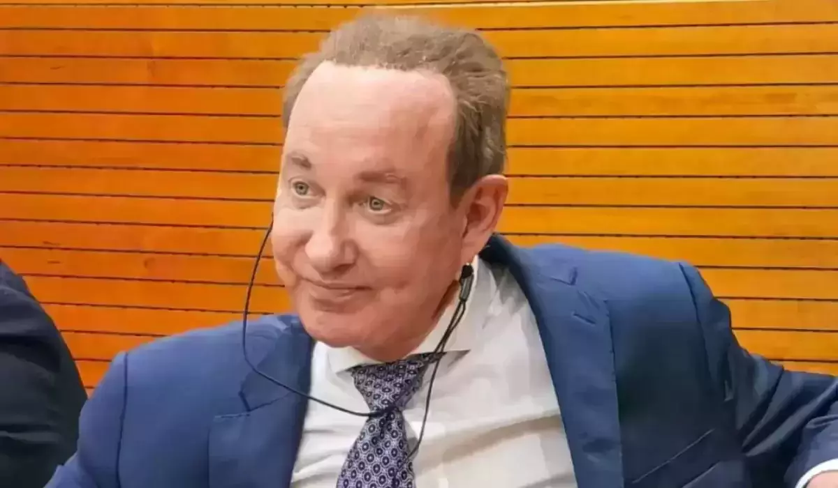 Что Токаев написал Питеру Фостеру: глава Air Astana получил неожиданное письмо