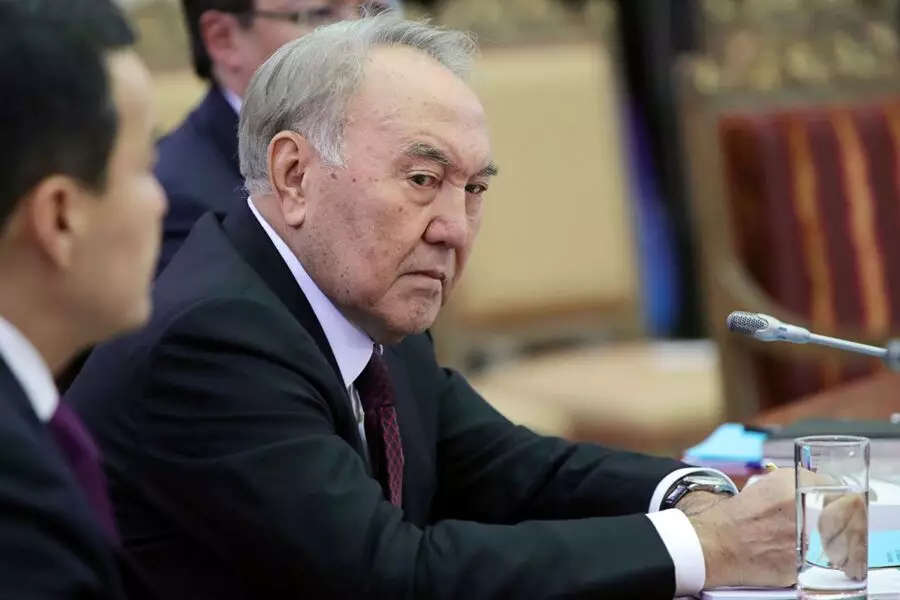 В Казахстане убрали изображения Назарбаева из школьных учебников.