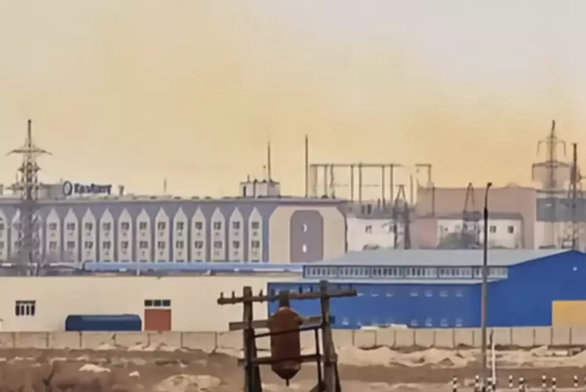 В Актау снова вспыхнул "лисий хвост": на "КазАзоте" произошёл сбой