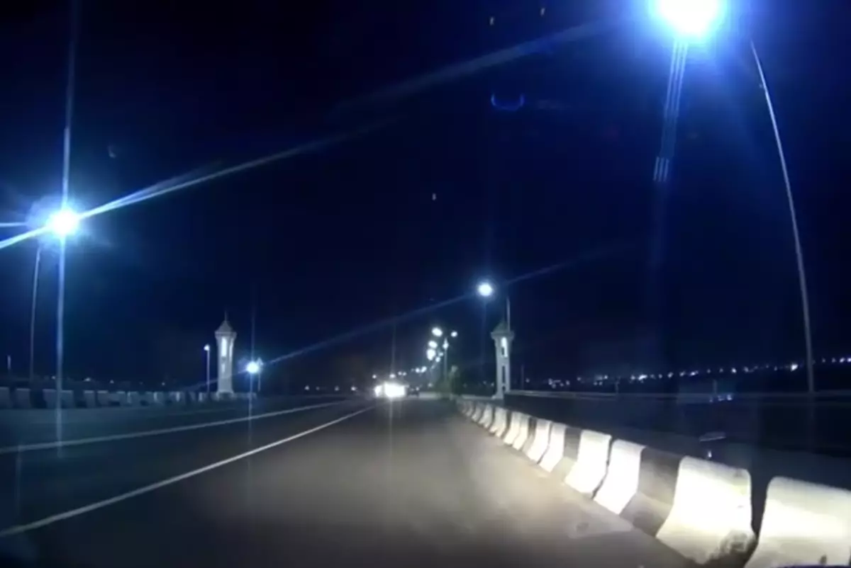 Полицейские спасли подростка, стоявшего на мосту в Талдыкоргане