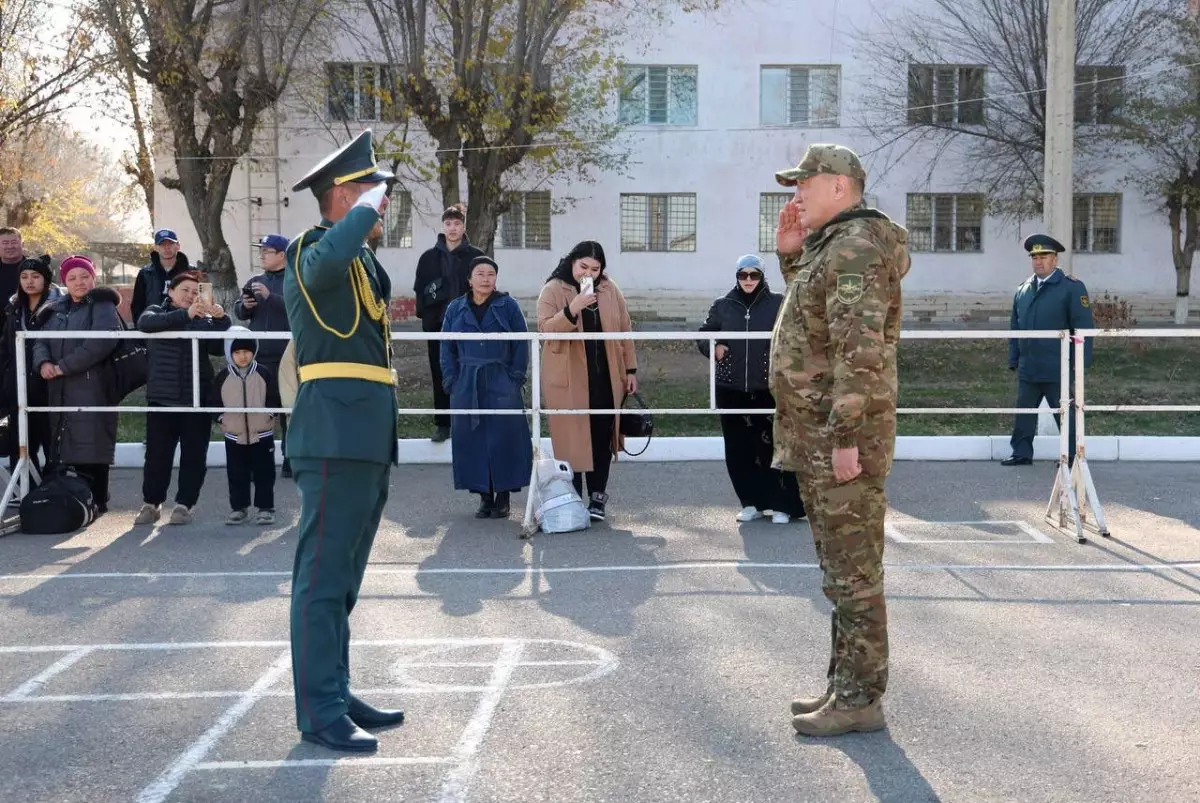 Министр обороны без предупреждения проверил воинскую часть в Жамбылской области