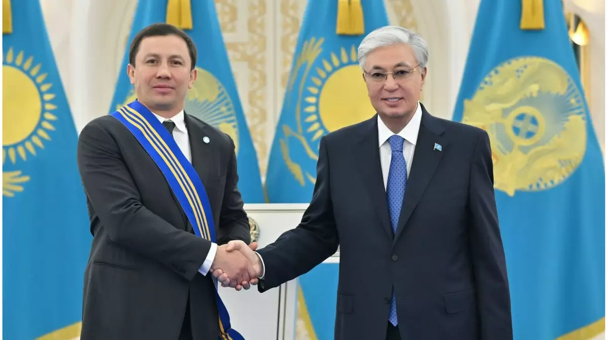 Токаев наградил Геннадия Головкина орденом Барыс