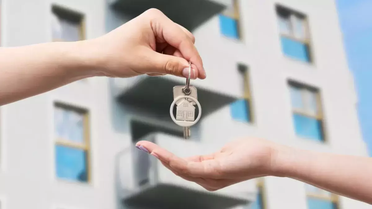 Ипотека қолжетімсіз болып кетті: Банктер халықты қымбат қарызға әдейі итермелеп отыр ма?