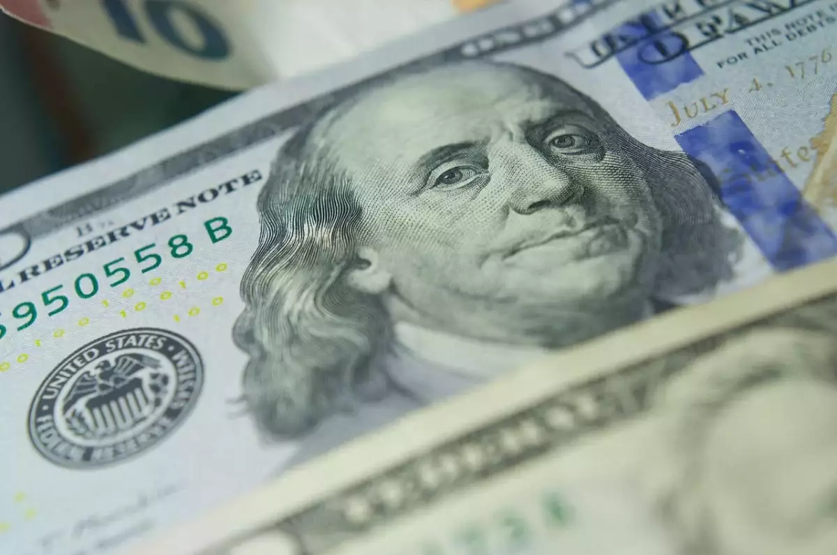 Нацбанк РК зафиксировал откат доллара и евро 26 ноября