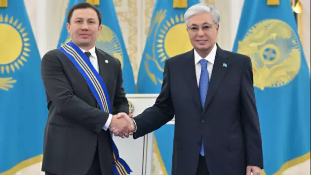 Қасым-Жомарт Тоқаев Геннадий Головкинді орденмен марапаттады