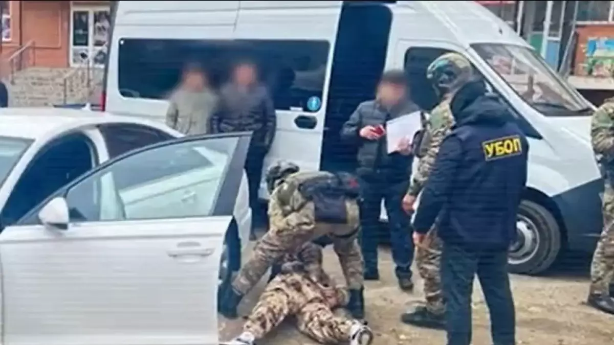 Мұнай өнімін шетелге заңсыз тасымалдағандар ұсталды