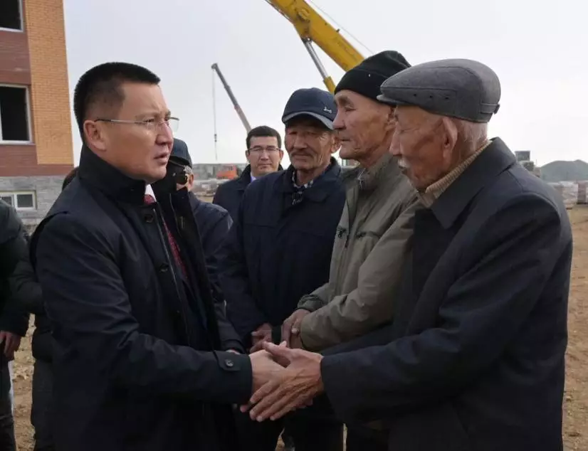 Павлодар облысы әкімінің киімі әлеуметтік желіде шу тудырды