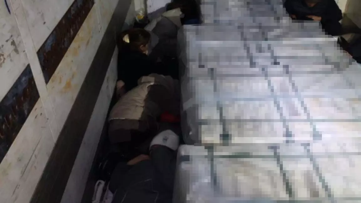 ҰҚК шекарадағы жүк көлігінен тосын нәрсе анықтаған