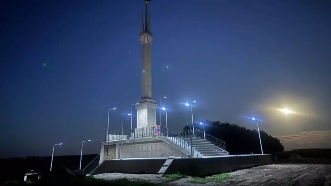 Алашорданың құрметіне қойылған ескерткішті белгісіз біреулер қиратып кетті