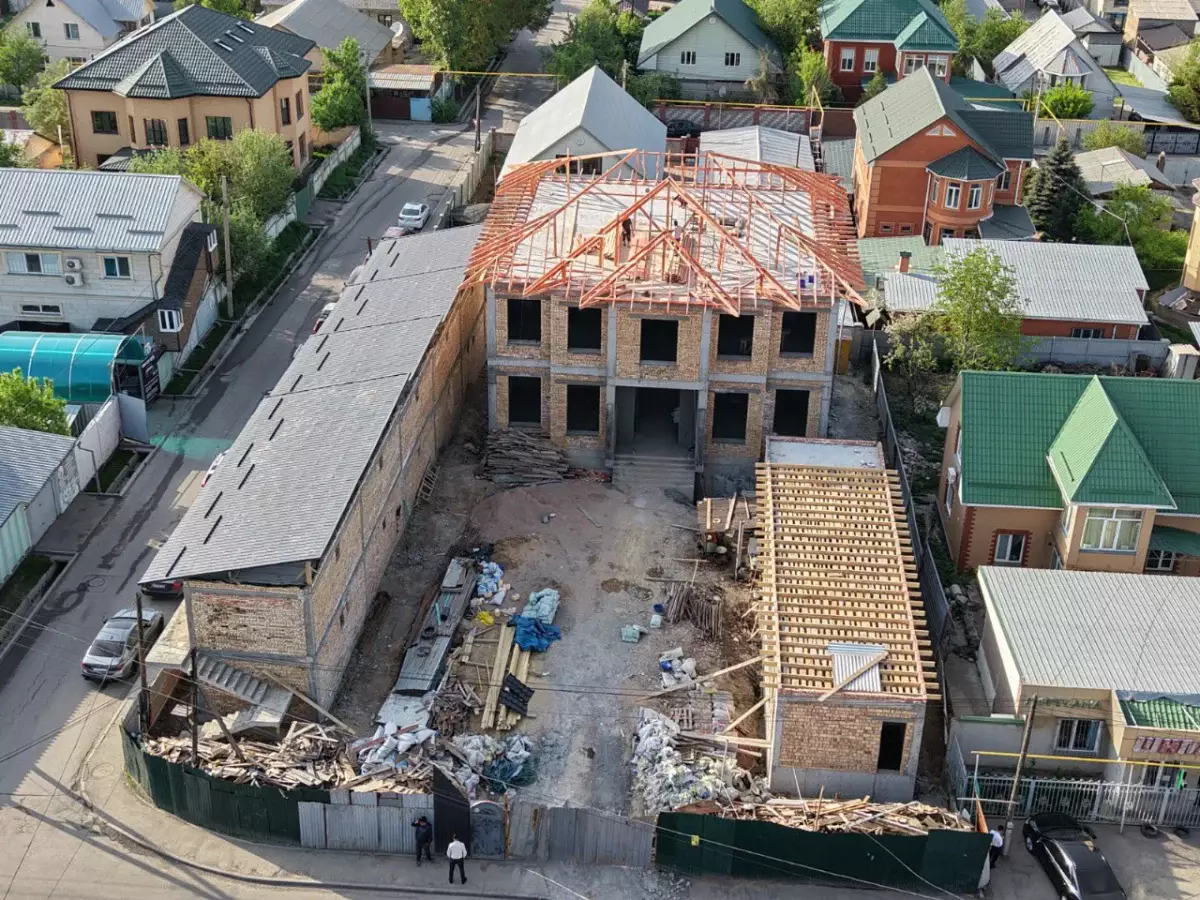 Алматыда заңсыз ірі нысан сүріліп жатыр