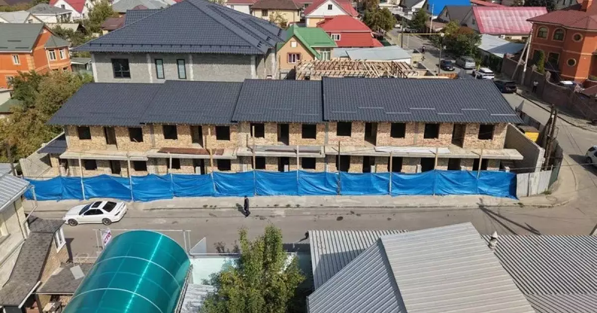  Өзі салып, өзі бұзды. Алматыда заңсыз ғимарат сүріліп жатыр 