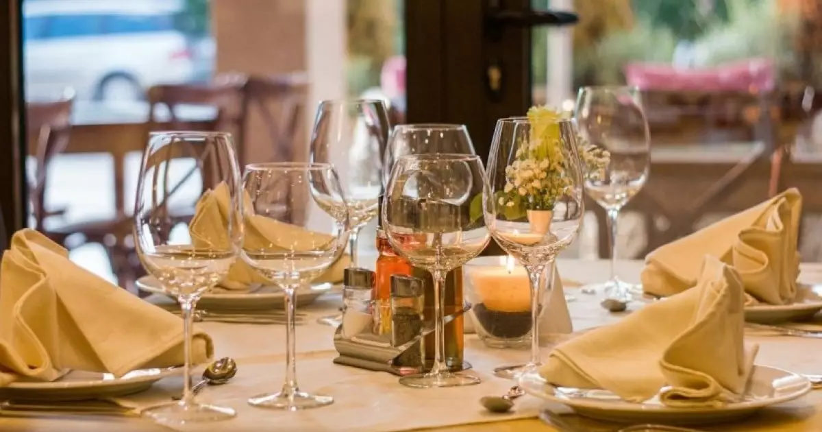  «Қонақтар аш кетті».  Мейрамхана клиенттерін `лақтырып` келген 