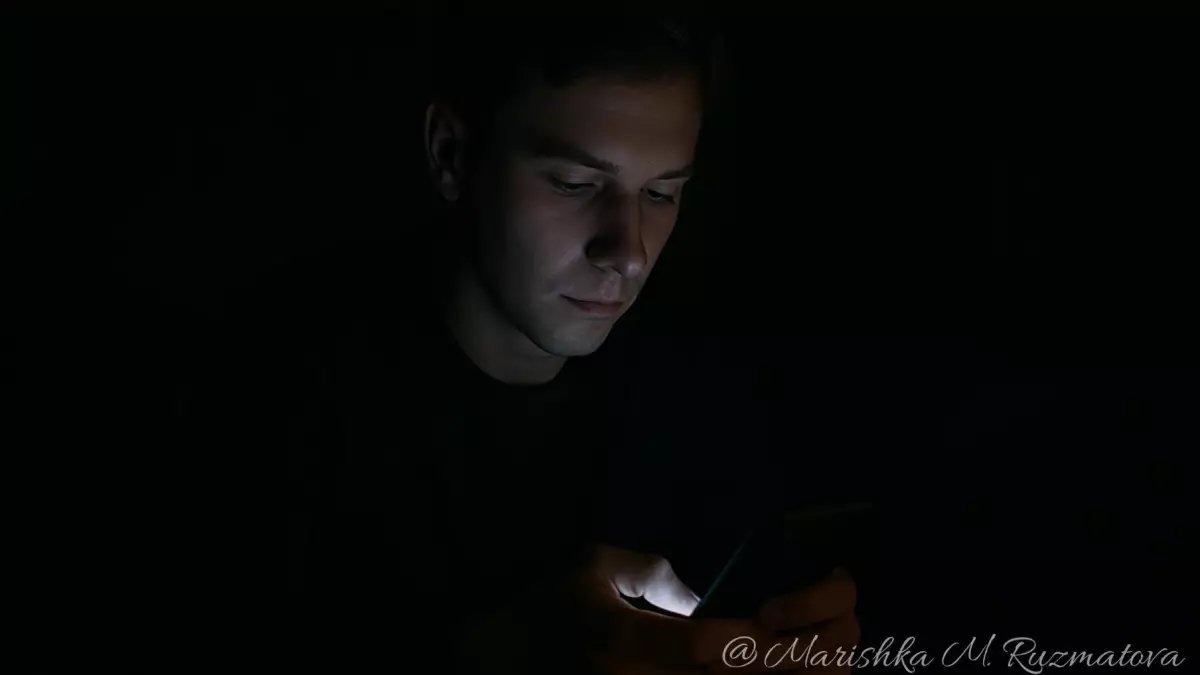 Китаец временно ослеп из-за смартфона