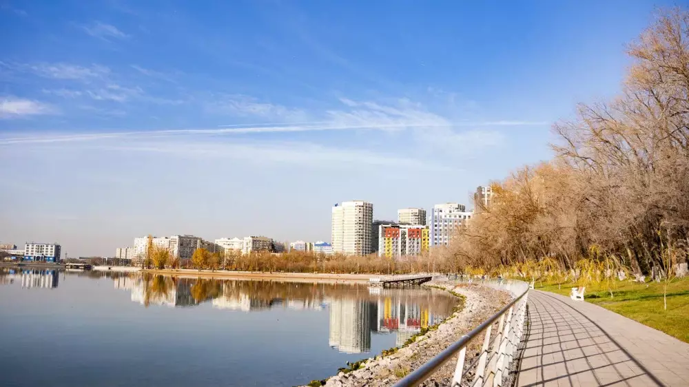 Жуткий запах и пропавшие мосты на Сайране: разбираемся, что произошло