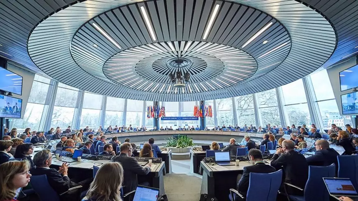 Еуропалық сот ЕО-ның барлық елдеріне бір жынысты некені мойындауды бұйырды