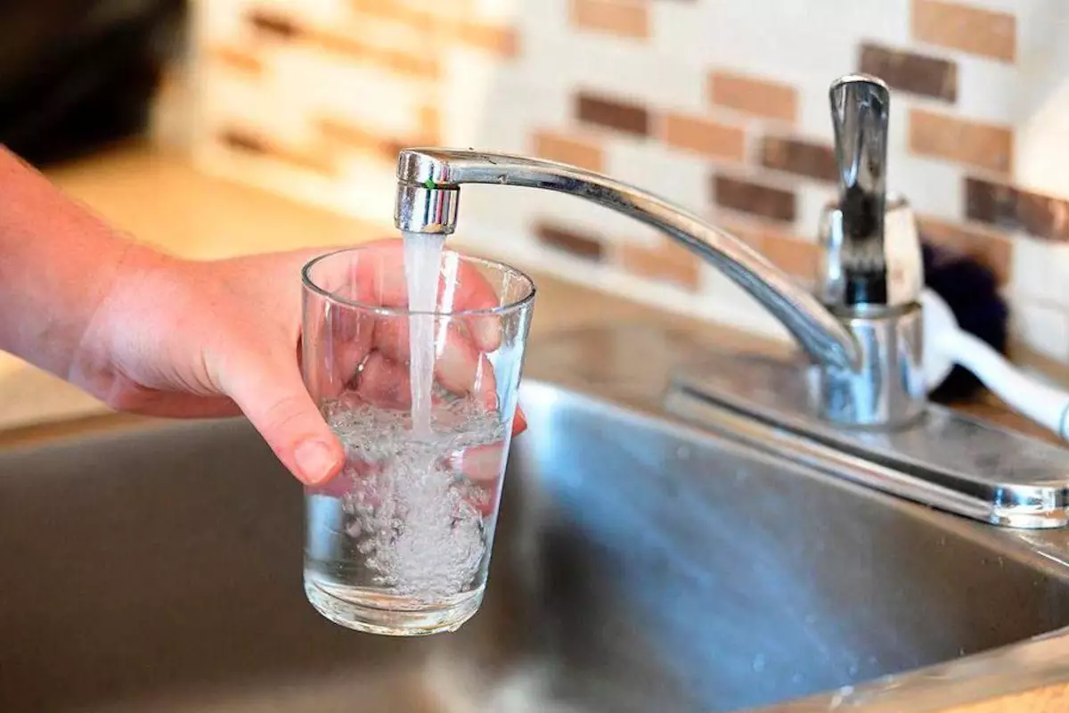 Запах хлора — сезонное явление: коммунальщики разъяснили ситуацию с водой в Атырау