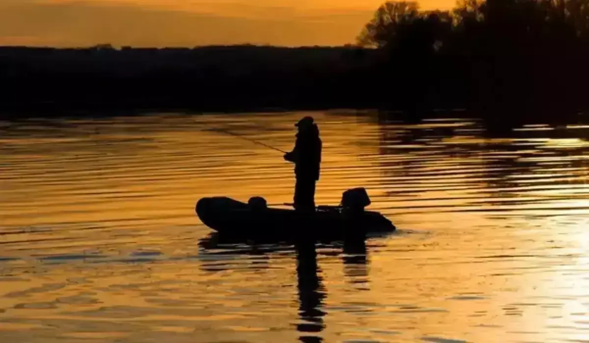 Іле өзенінде балық аулап отырған үш жігіт мас адамның қолынан өліп қала жаздады